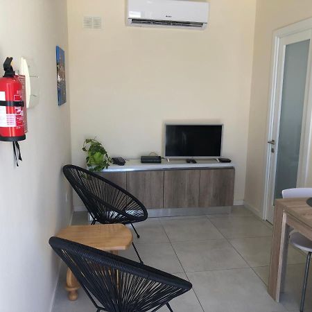 The Sea Across The Road Penthouse 5 Daire St. Paul's Bay Dış mekan fotoğraf