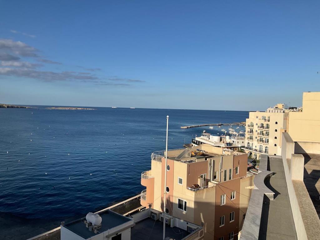 The Sea Across The Road Penthouse 5 Daire St. Paul's Bay Dış mekan fotoğraf