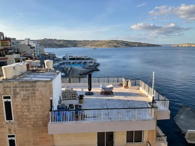 The Sea Across The Road Penthouse 5 Daire St. Paul's Bay Dış mekan fotoğraf