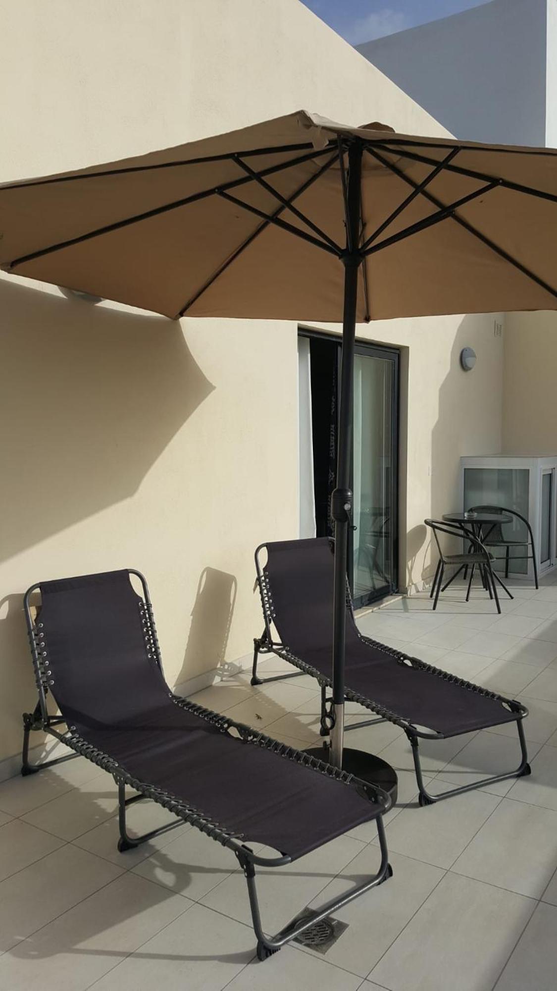 The Sea Across The Road Penthouse 5 Daire St. Paul's Bay Dış mekan fotoğraf
